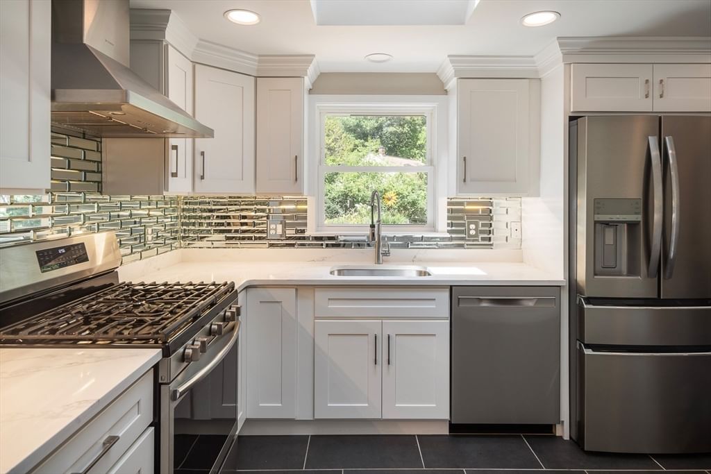 64 Chestnut St Foxboro — Photo 5 of 29