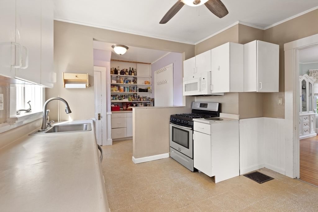 8 Palmer Ave, Saugus, MA 01906 photo 2