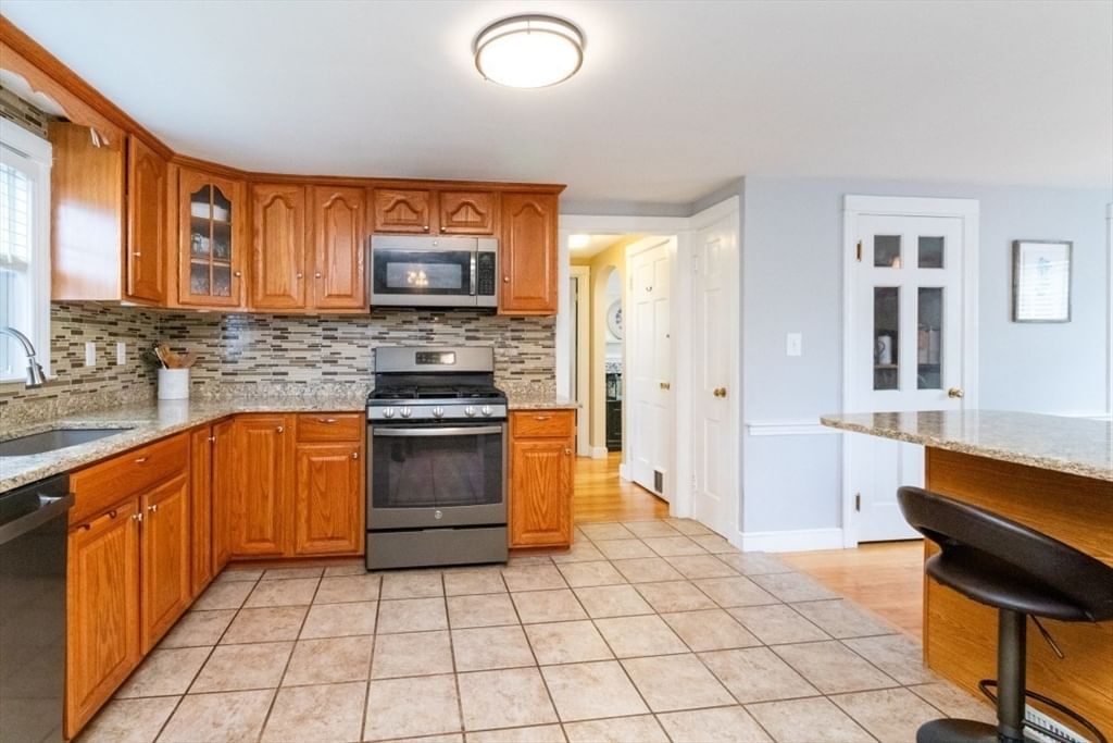 52 Chisholm Rd Weymouth — Photo 7 of 32