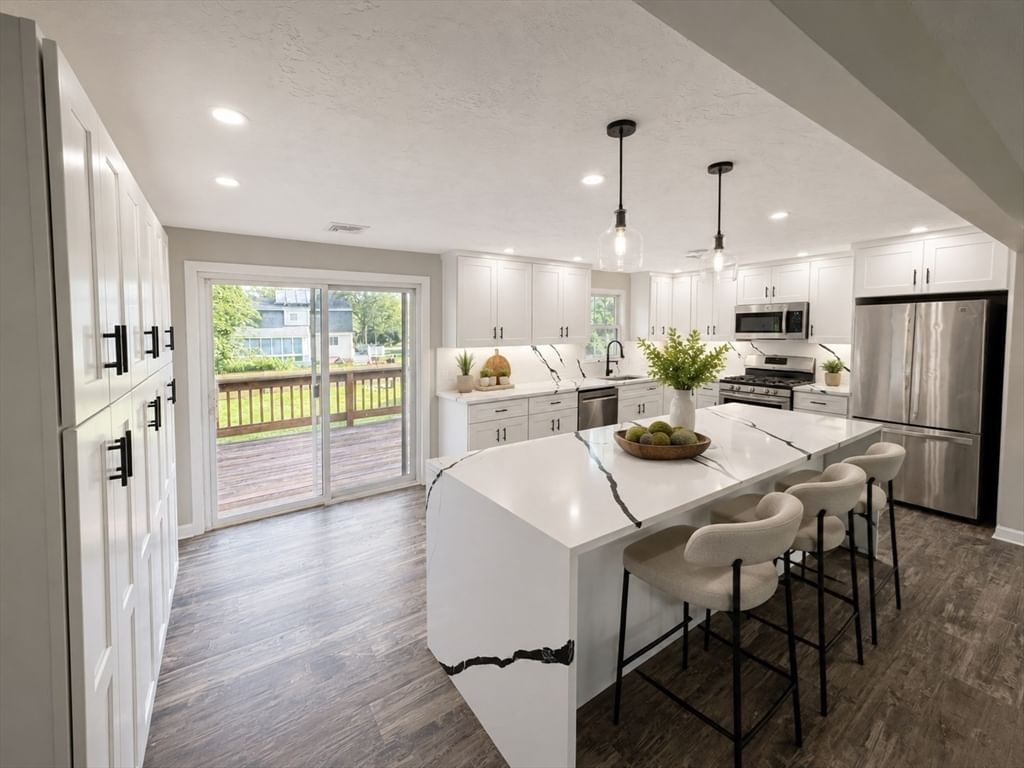 128 Evergreen Dr Swansea — Photo 17 of 35