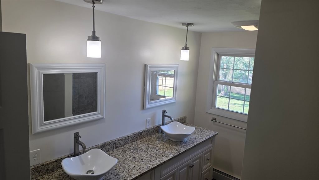 128 Evergreen Dr Swansea — Photo 20 of 35