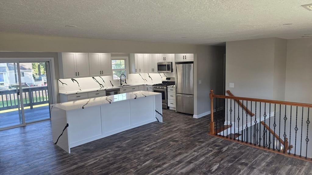 128 Evergreen Dr Swansea — Photo 34 of 35