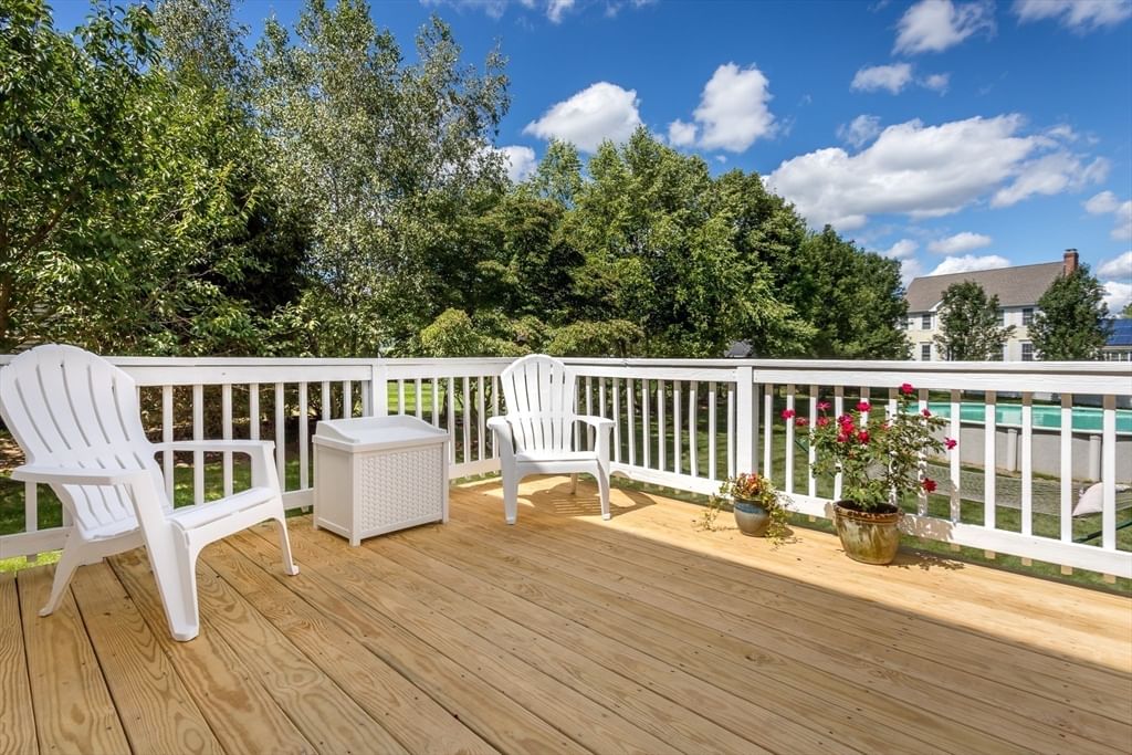 14 Orchard Ln Abington — Photo 4 of 35