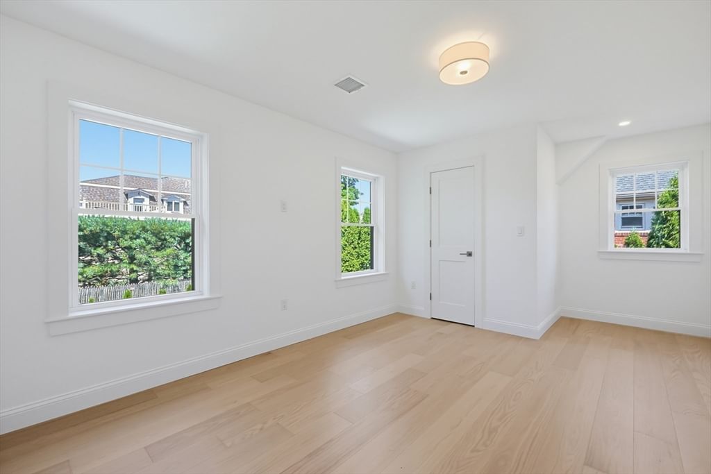 17 Kilburn Road Newton — Photo 18 of 26