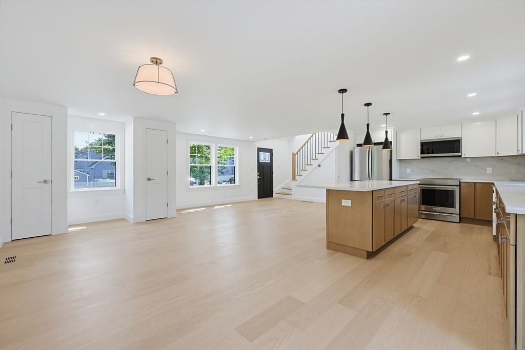 17 Kilburn Road Newton — Photo 5 of 26