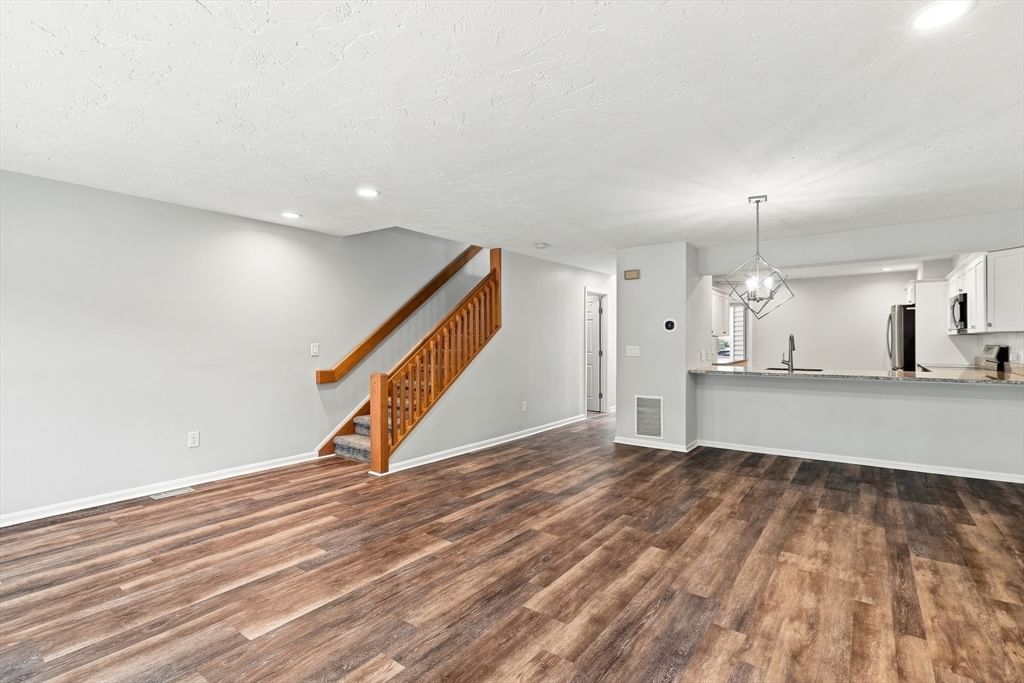 78 Pointe Rok Drive #78 Worcester — Photo 4 of 42