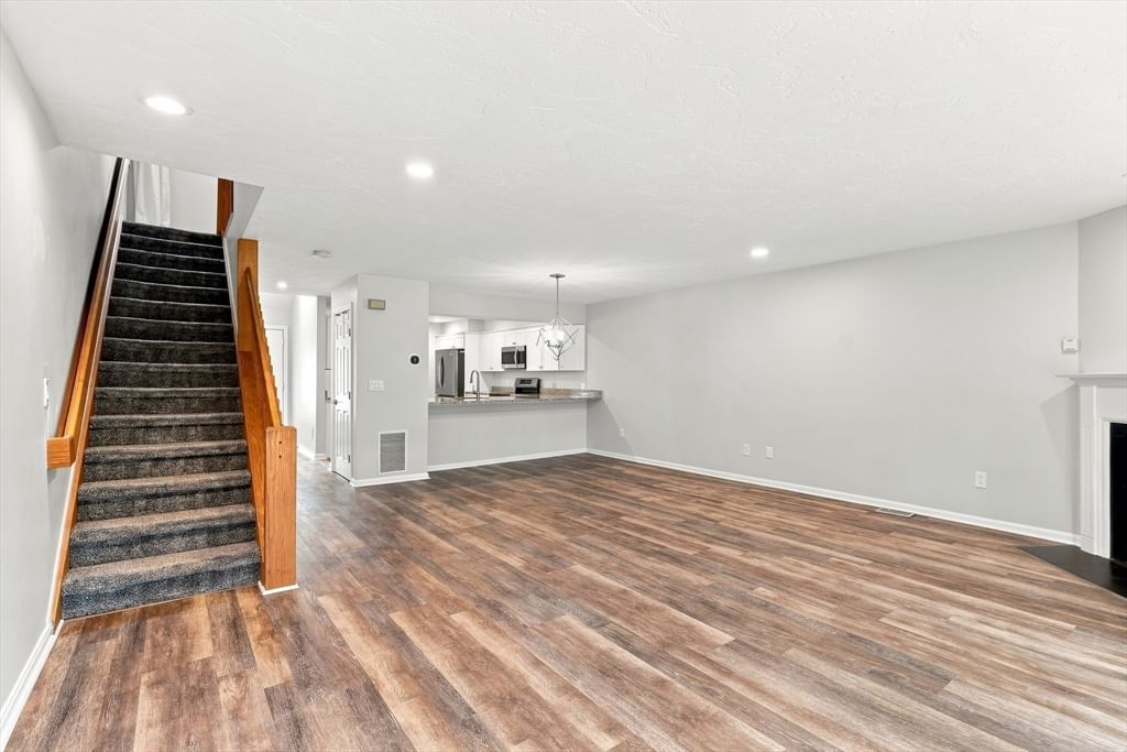 78 Pointe Rok Drive #78 Worcester — Photo 5 of 42