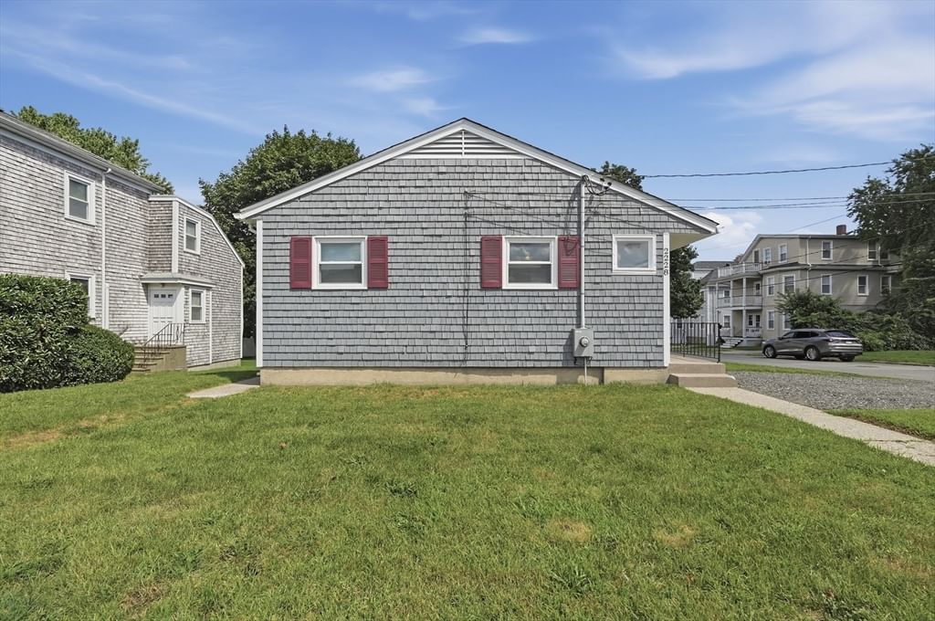 2228 Acushnet Ave New Bedford — Photo 33 of 39