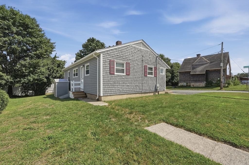 2228 Acushnet Ave New Bedford — Photo 34 of 39