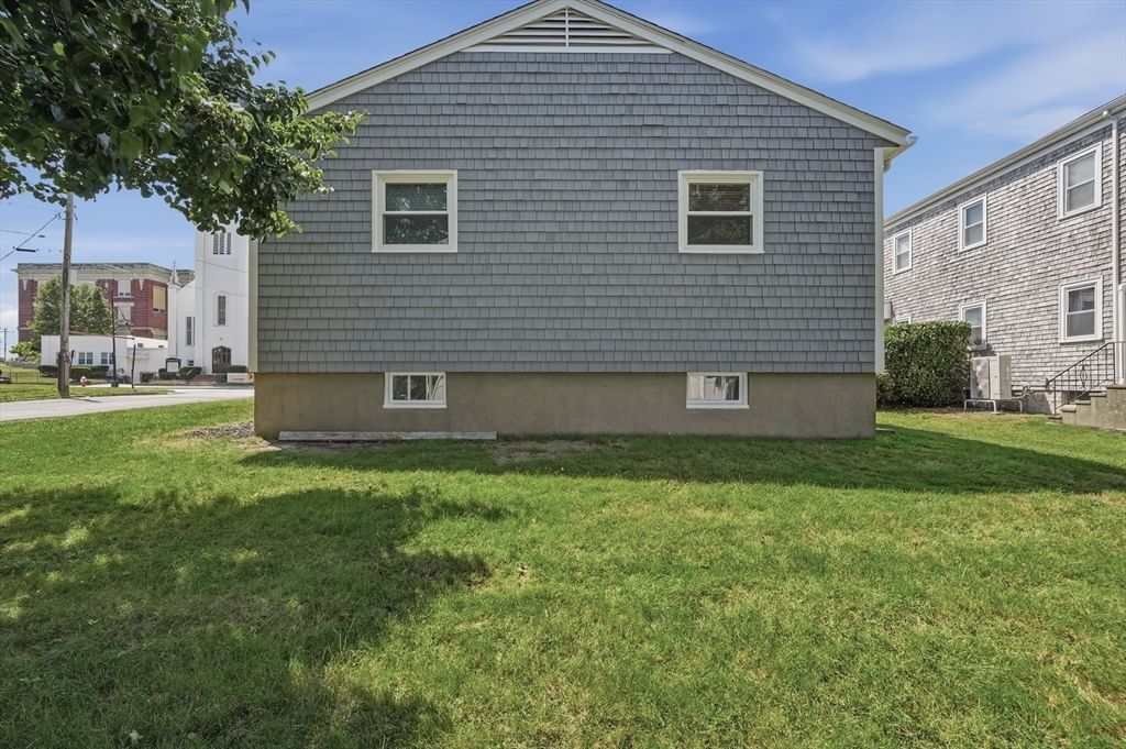 2228 Acushnet Ave New Bedford — Photo 37 of 39