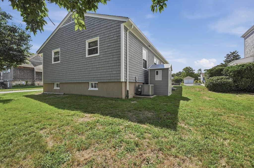 2228 Acushnet Ave New Bedford — Photo 38 of 39