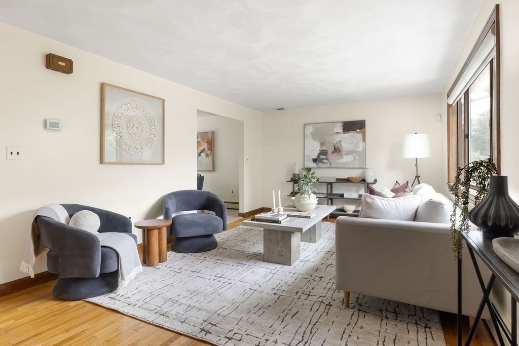 58 Albemarle Rd Waltham — Photo 4 of 20