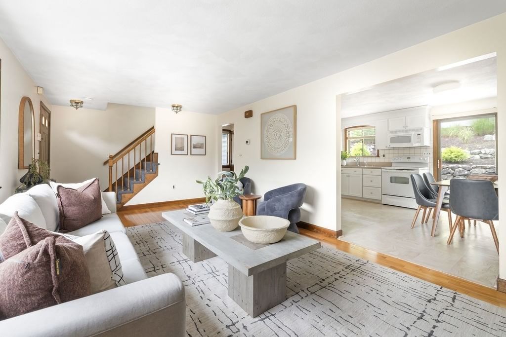 58 Albemarle Rd Waltham — Photo 5 of 20