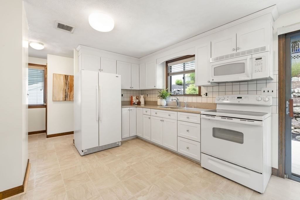 58 Albemarle Rd Waltham — Photo 8 of 20