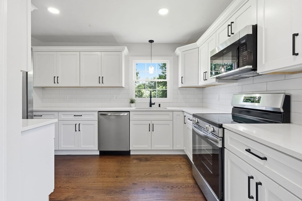 15 Hilltop Ter Ludlow — Photo 2 of 31