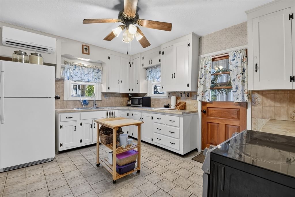 208 Woodland St Fitchburg — Photo 14 of 33