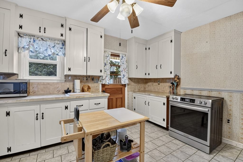 208 Woodland St Fitchburg — Photo 15 of 33