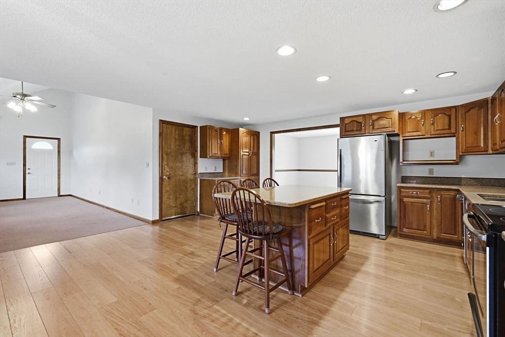 31 Deborah Lane Westfield — Photo 10 of 42