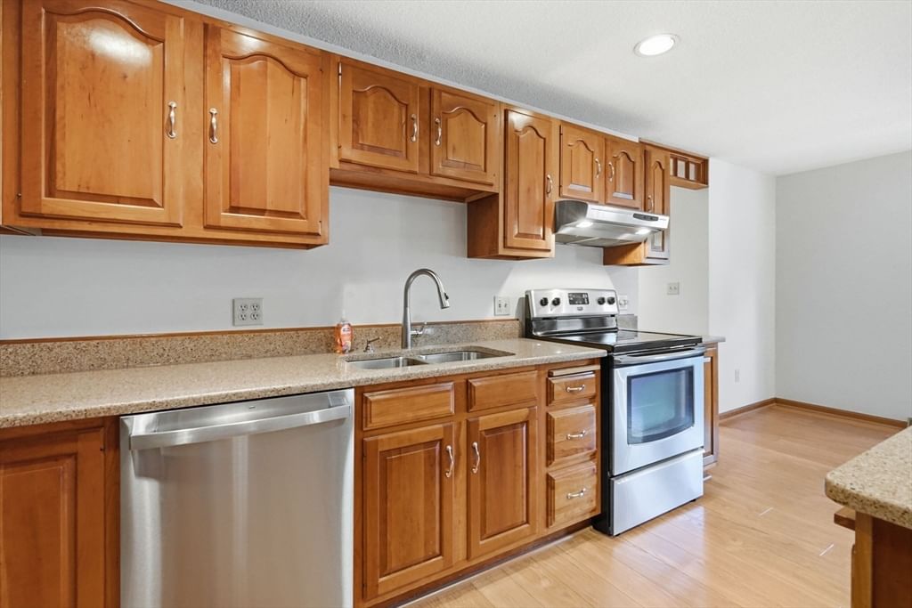 31 Deborah Lane Westfield — Photo 11 of 42