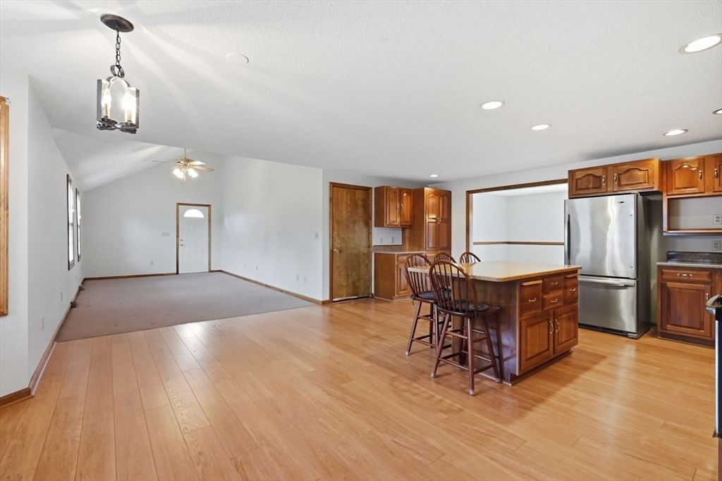 31 Deborah Lane Westfield — Photo 12 of 42