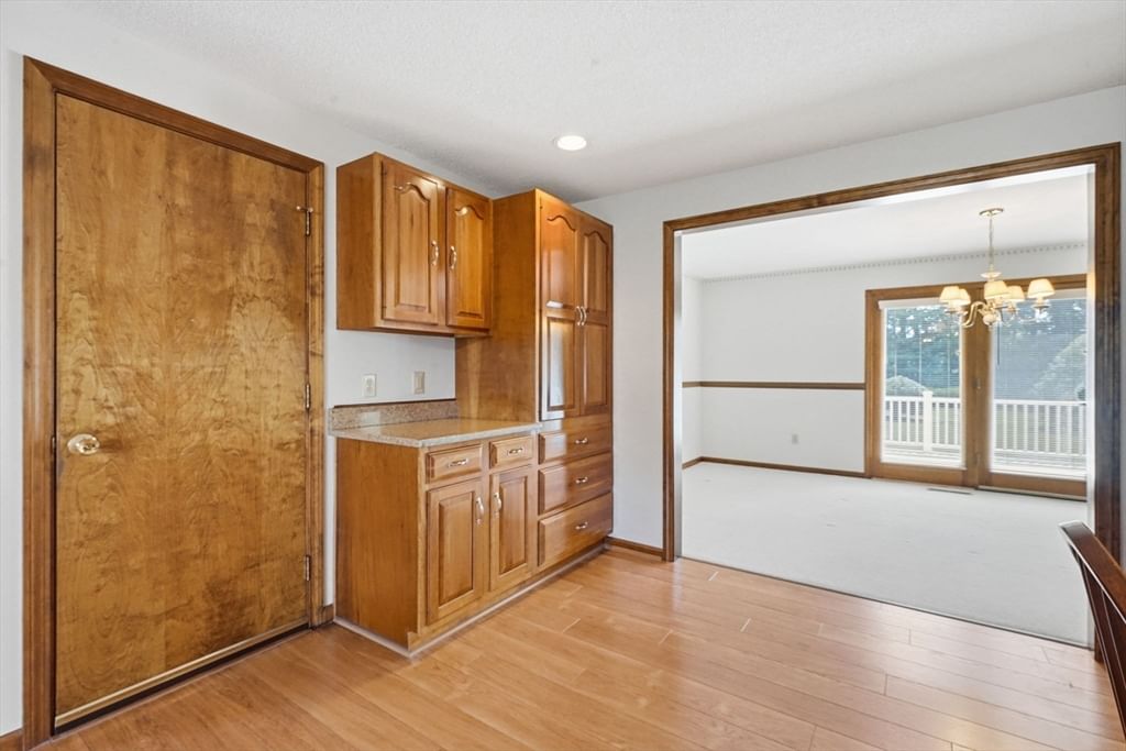 31 Deborah Lane Westfield — Photo 14 of 42