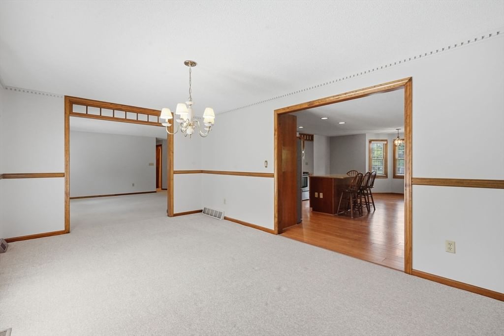 31 Deborah Lane Westfield — Photo 16 of 42