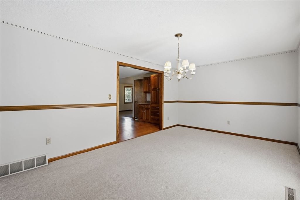 31 Deborah Lane Westfield — Photo 17 of 42