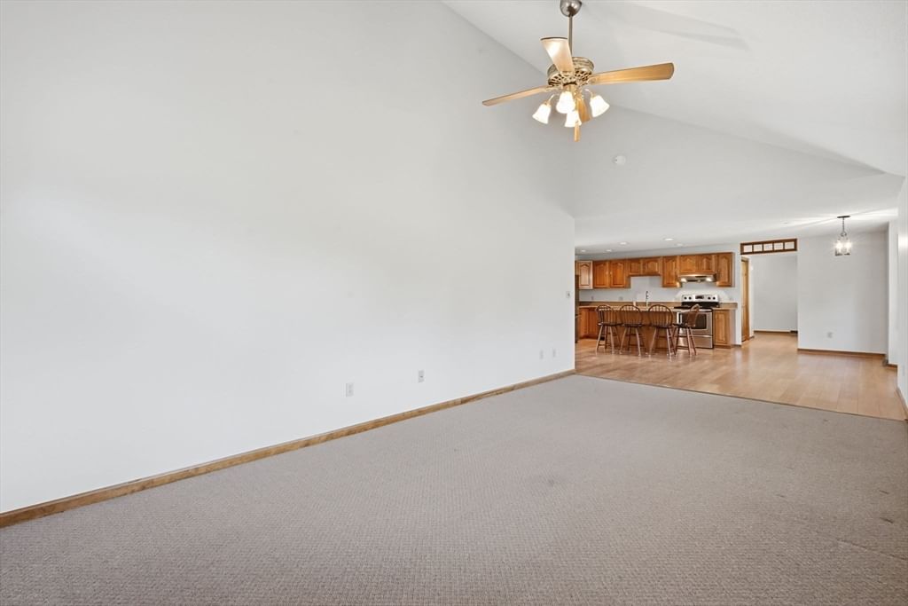 31 Deborah Lane Westfield — Photo 18 of 42