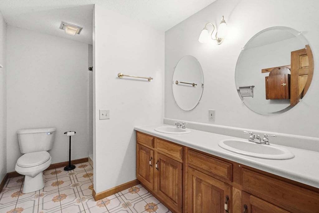 31 Deborah Lane Westfield — Photo 31 of 42