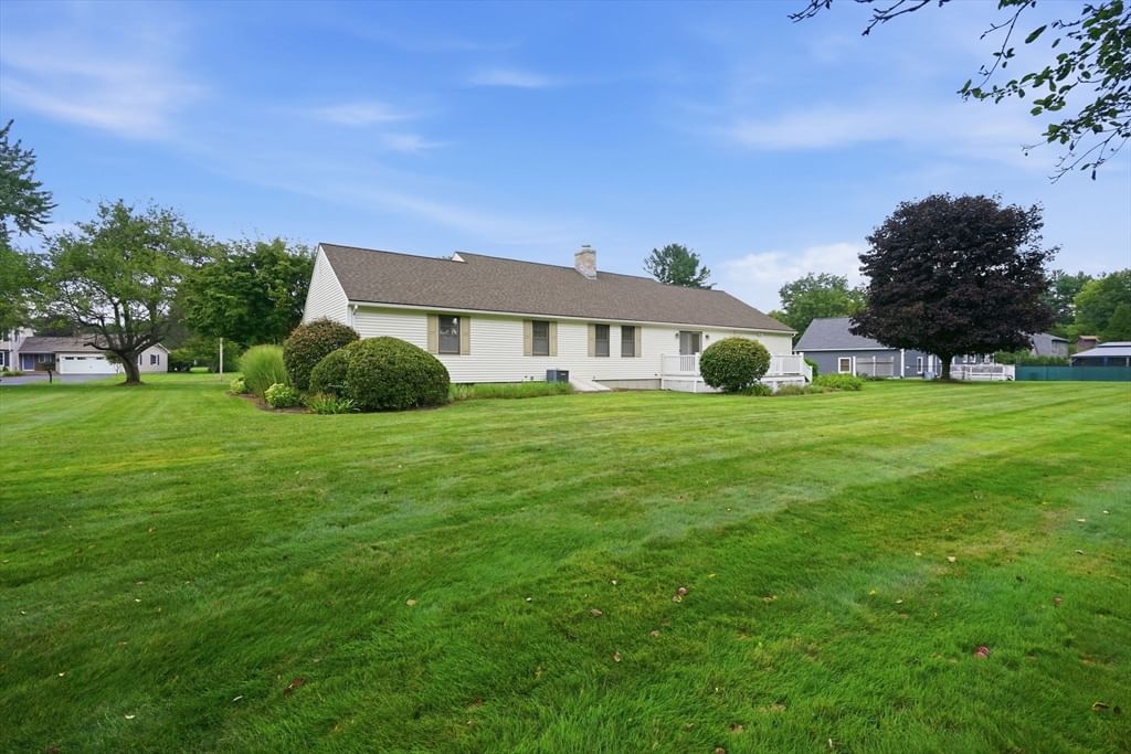 31 Deborah Lane Westfield — Photo 7 of 42