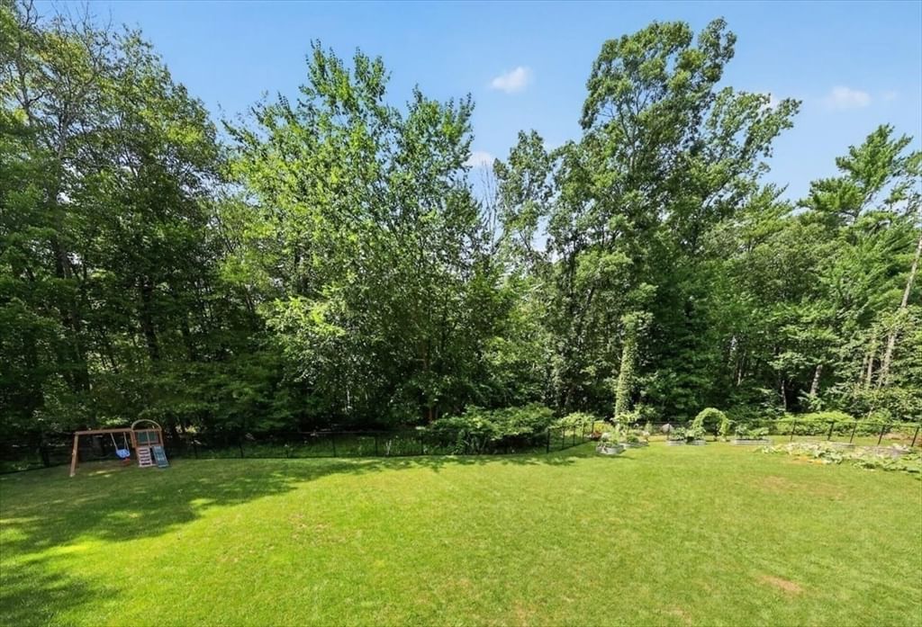 127 Taylor St Pembroke — Photo 10 of 31