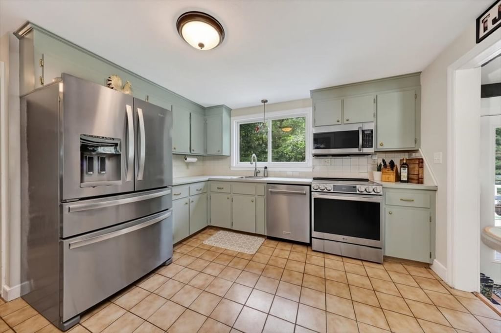 127 Taylor St Pembroke — Photo 18 of 31