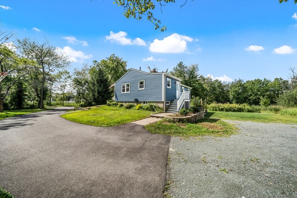 201 Old Burley St Danvers — Photo 14 of 17