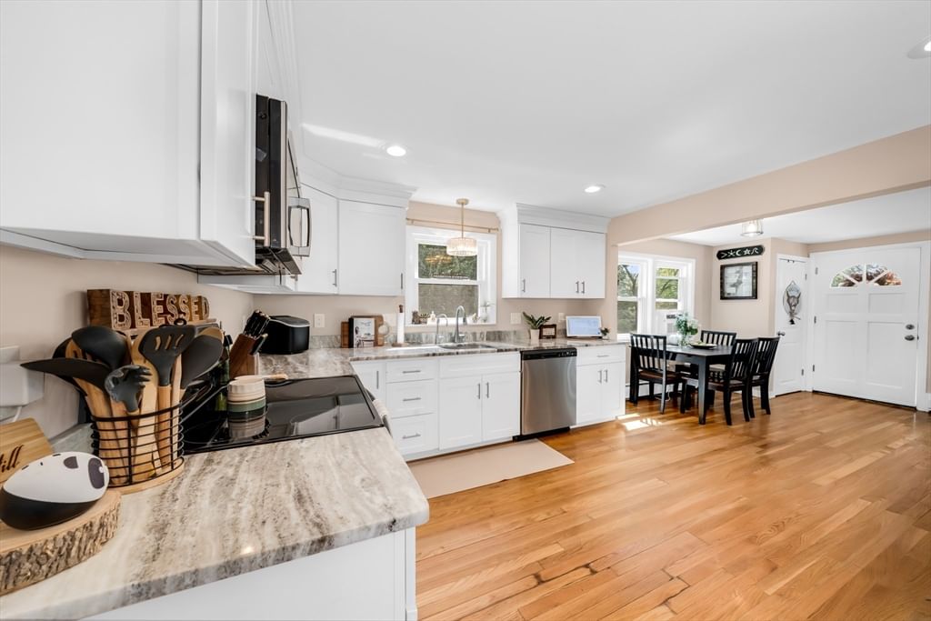 201 Old Burley St Danvers — Photo 6 of 17