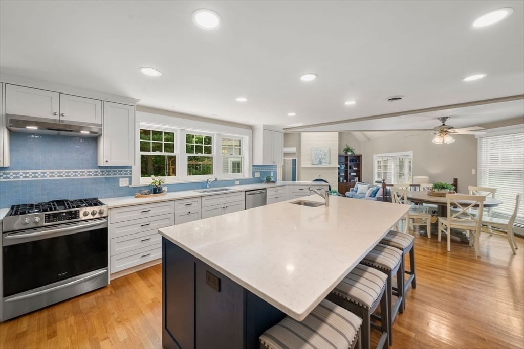 25 Clearwater Dr Westwood — Photo 3 of 40