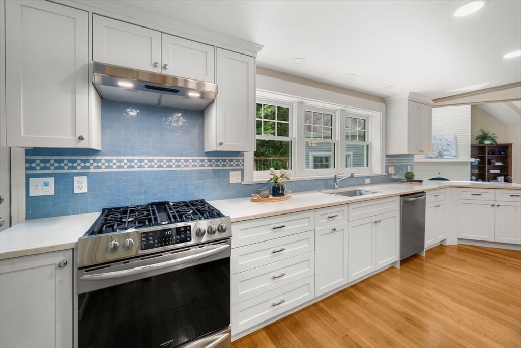 25 Clearwater Dr Westwood — Photo 4 of 40
