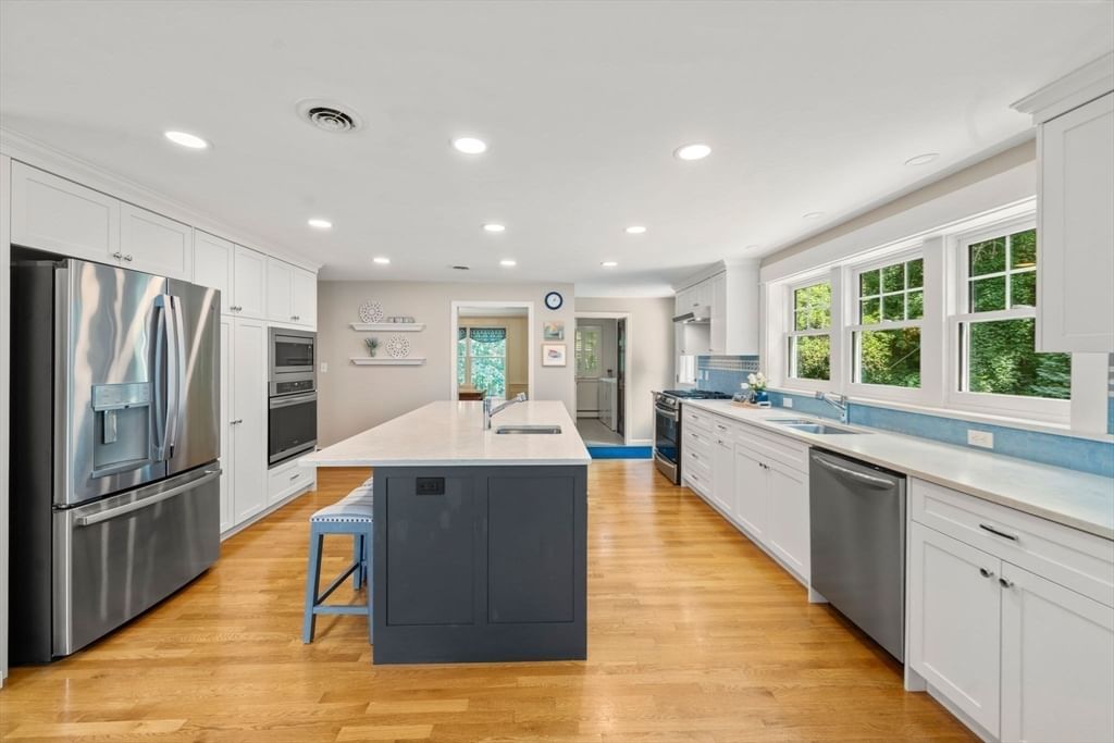 25 Clearwater Dr Westwood — Photo 5 of 40