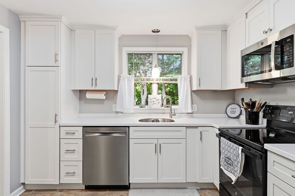 18 Mansion Woods Dr #D Agawam — Photo 16 of 38