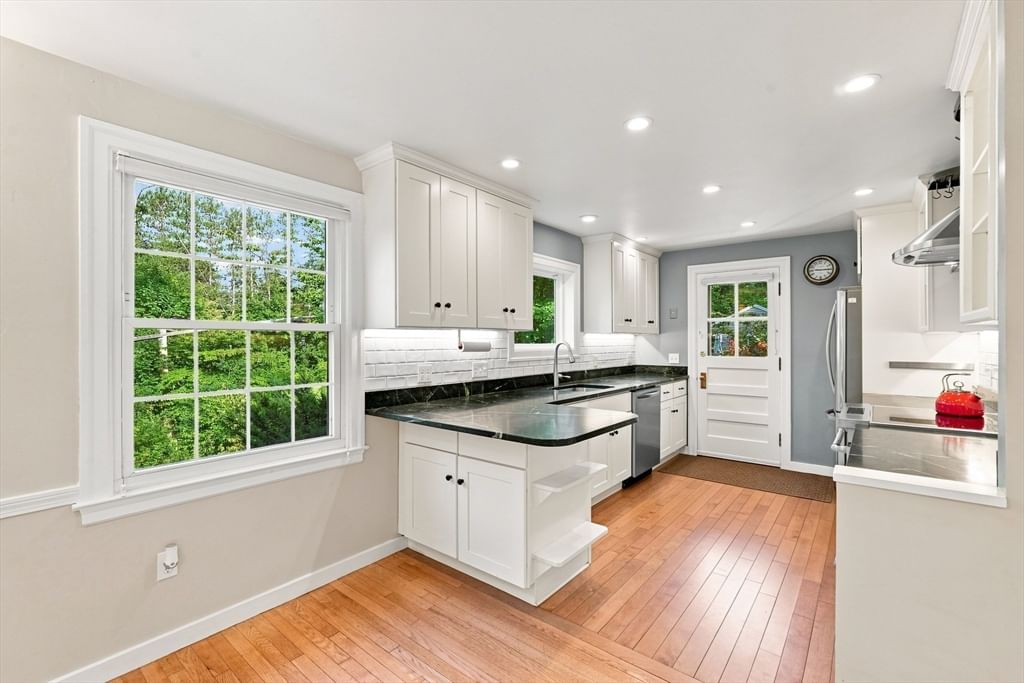6 Smith Street Amherst — Photo 10 of 42