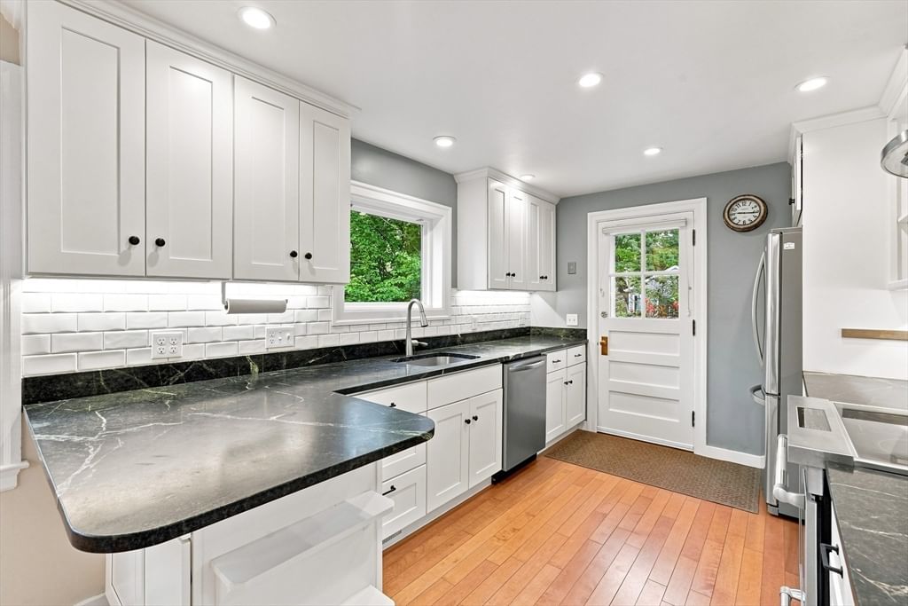 6 Smith Street Amherst — Photo 11 of 42