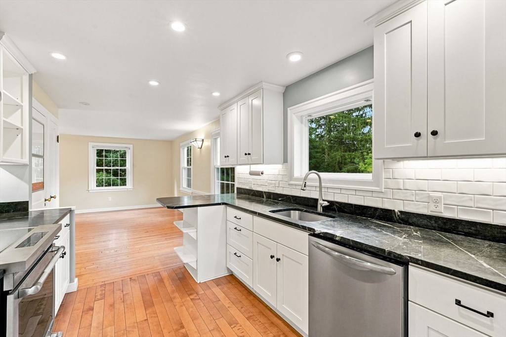 6 Smith Street Amherst — Photo 13 of 42