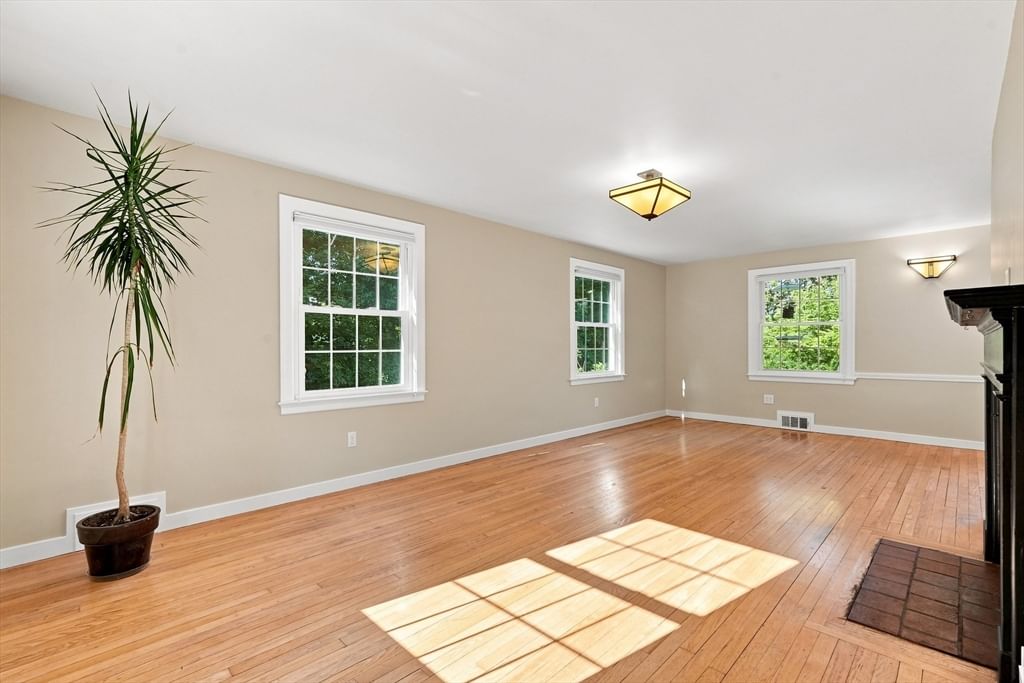 6 Smith Street Amherst — Photo 6 of 42