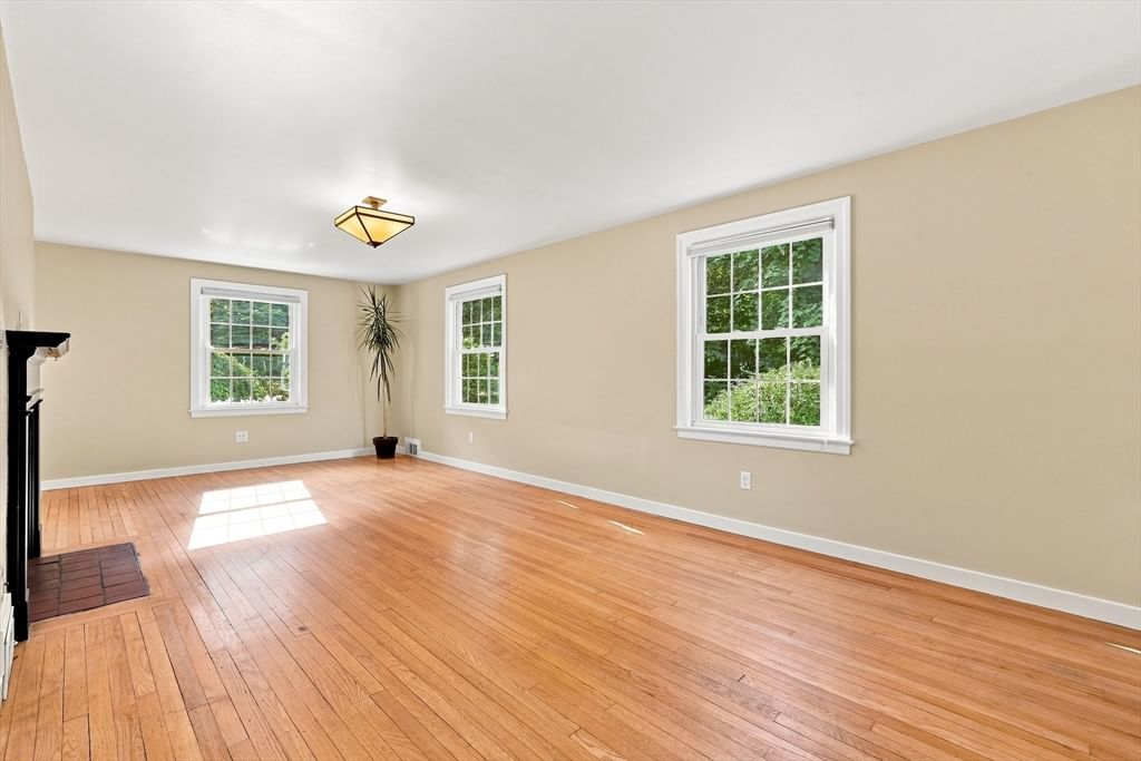6 Smith Street Amherst — Photo 8 of 42