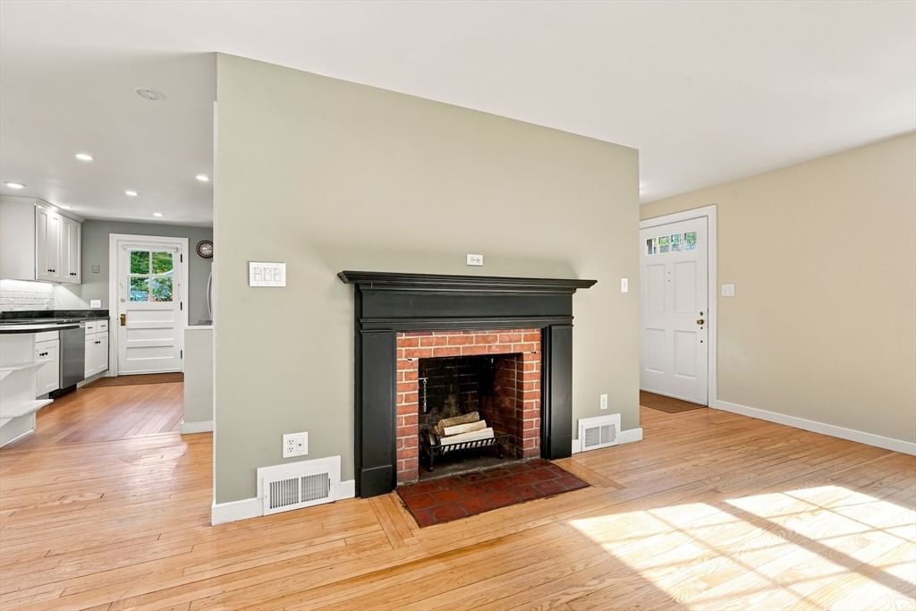 6 Smith Street Amherst — Photo 9 of 42