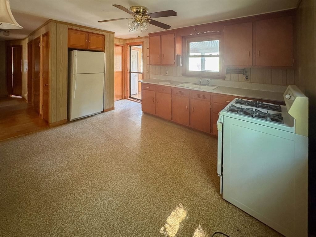 48 Home Street Peabody — Photo 9 of 36