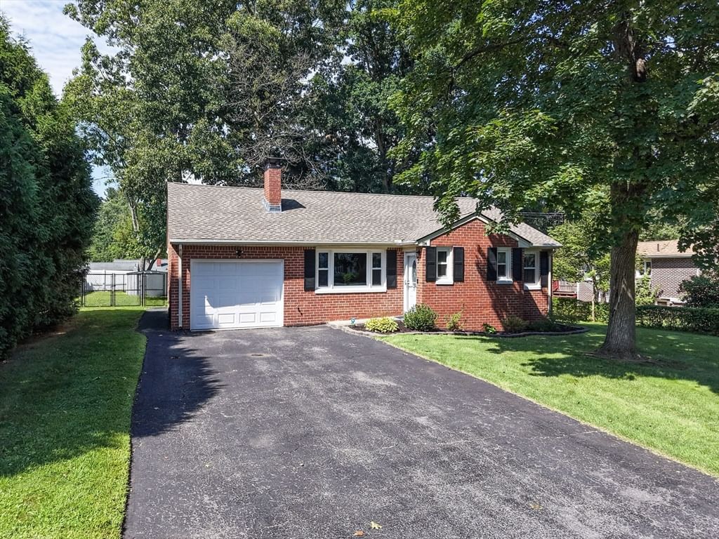 Property at 114 Fenway Dr, Springfield, MA 01119