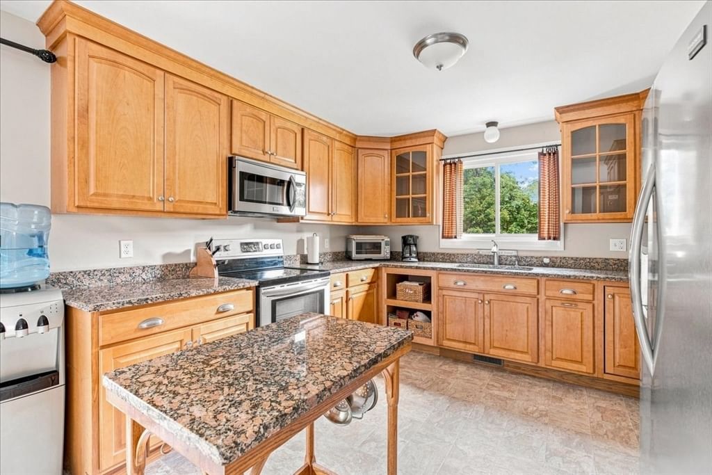 3 Charbonneau Ave Lakeville — Photo 10 of 39