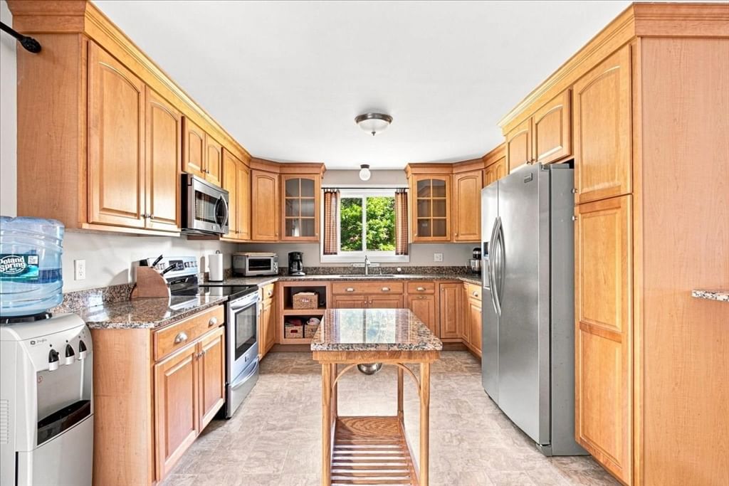 3 Charbonneau Ave Lakeville — Photo 8 of 39