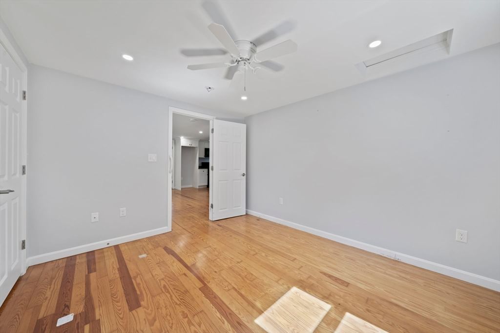50 Florida St Marshfield — Photo 12 of 24