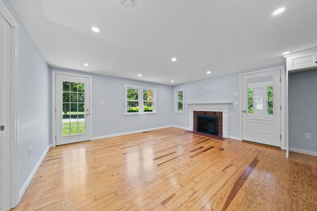 50 Florida St Marshfield — Photo 7 of 24